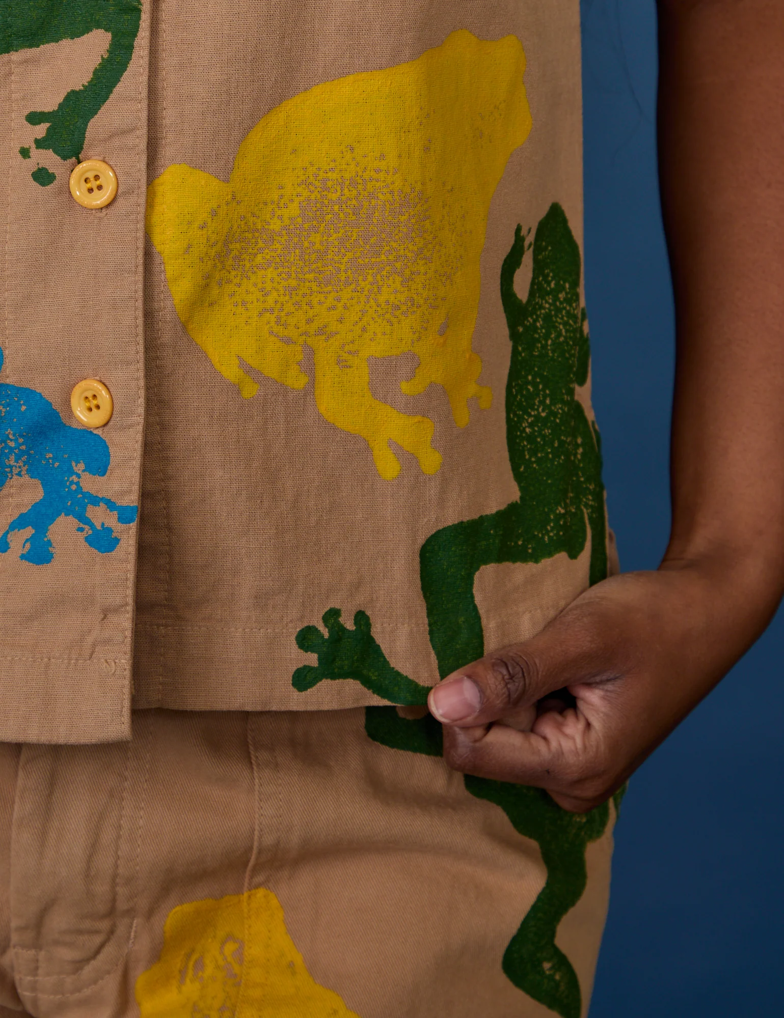 Paintstamped Pantry Button-Up - Froggy - Image 15