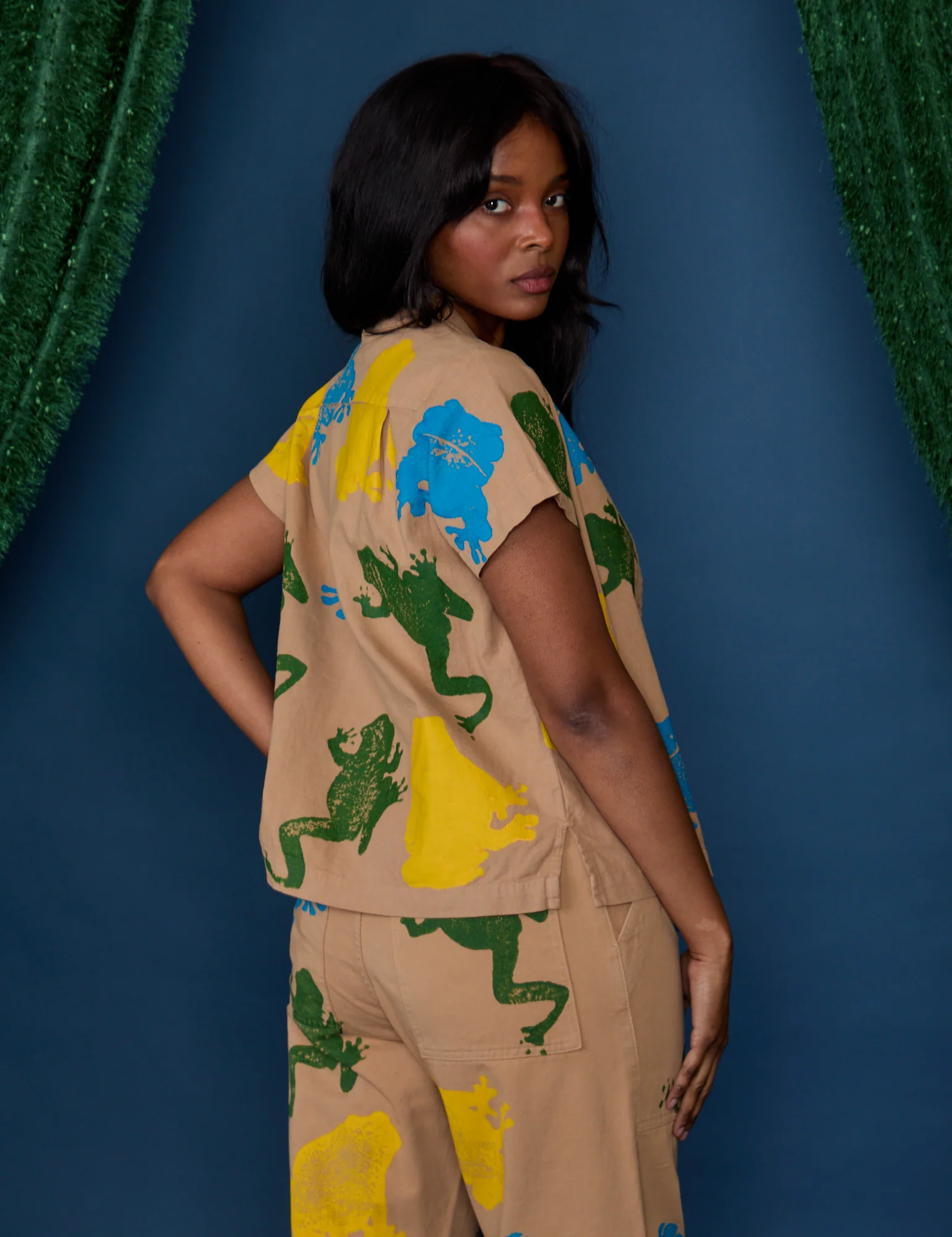 Paintstamped Pantry Button-Up - Froggy - Image 17